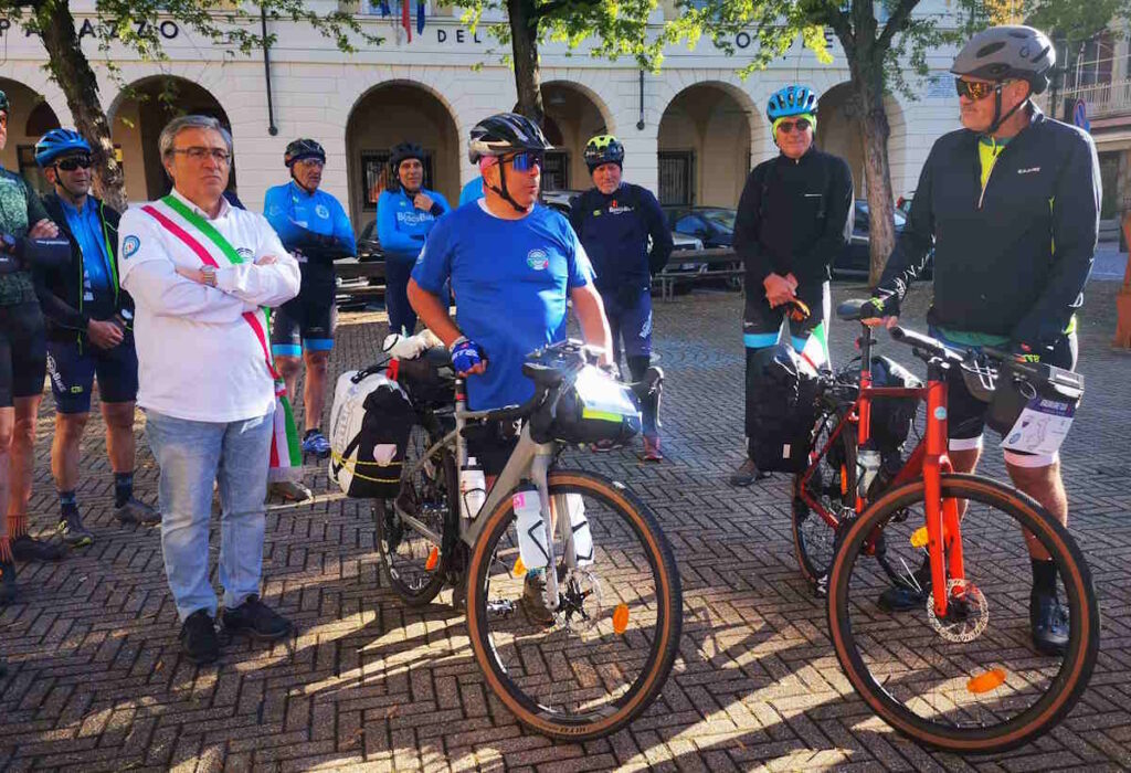 CASTELLAMONTE – Per tre mesi in bicicletta per ammirare le bellezze dell'Italia 6 castellamonte